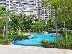 a swimming pool in a park in front of a building at 5 mins to IKEA Mytown M Vertica Hanan Residence in Kuala Lumpur