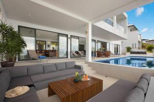 Πισίνα στο ή κοντά στο Beach View Villa