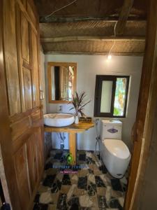 a bathroom with a sink and a toilet at Pu Luong Ecostay in Lũng Tiềm