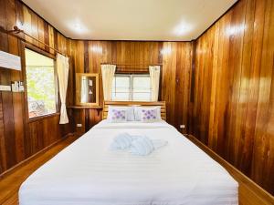 Кровать или кровати в номере Bann Klong Jao Homestay
