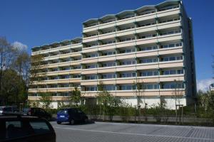 a large white building with cars parked in front of it at Ferienappartement E515 für 2-3 Personen an der Ostsee in Brasilien