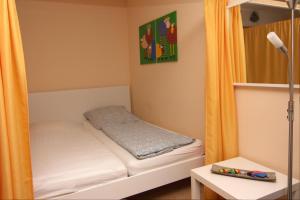 a small room with a bed and a mirror at Ferienwohnung K013 für 2-4 Personen an der Ostsee in Brasilien