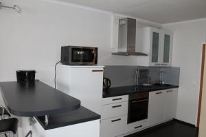 a kitchen with a microwave on top of a refrigerator at Ferienappartement K1102 für 2-4 Personen mit Weitblick in Brasilien