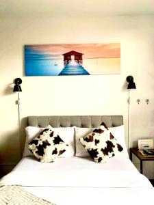 a bedroom with a bed with a picture of a lighthouse at Buenbyahe Rooms Studio Type Mandaluyong Edsa Shaw MRT Studio at F Residences Under new management in Manila