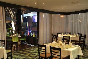 The Parktonian All Suite Hotel餐厅或其他用餐的地方
