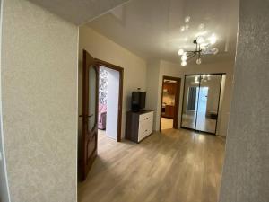 Televízia a/alebo spoločenská miestnosť v ubytovaní Atlant luxury Big Family Perlina Apart on Golovna поряд з ТЦ Депот