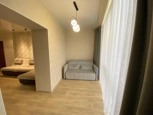 Posteľ alebo postele v izbe v ubytovaní Atlant luxury Big Family Perlina Apart on Golovna поряд з ТЦ Депот