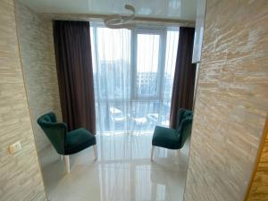 Posedenie v ubytovaní Atlant luxury Big Family Perlina Apart on Golovna поряд з ТЦ Депот