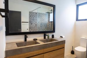 Ванная комната в Appartement moderne de 3 chambres avec jardin près de la plage