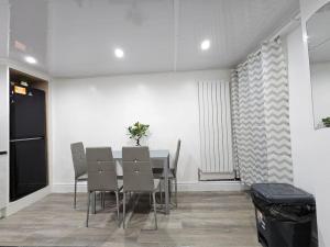a dining room with a table and chairs at Cheerful Home near Preston train station & Uclan in Preston