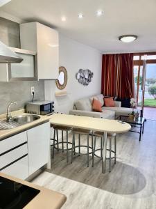 A kitchen or kitchenette at Sunny MASPALOMAS