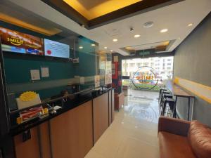 TV a/nebo společenská místnost v ubytování Smile Hotel Putrajaya