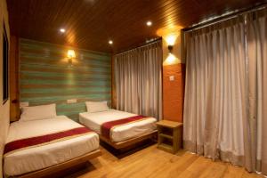 Tempat tidur dalam kamar di Everest Manla Resort