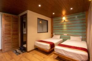 Tempat tidur dalam kamar di Everest Manla Resort