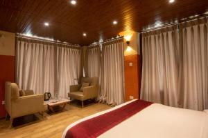 Area tempat duduk di Everest Manla Resort