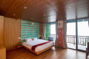 Tempat tidur dalam kamar di Everest Manla Resort