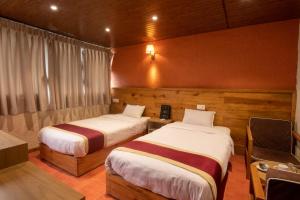Tempat tidur dalam kamar di Everest Manla Resort