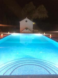 Πισίνα στο ή κοντά στο CASA JAZMIN EN FINCA NAVEDA