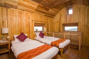 Tempat tidur dalam kamar di Everest Manla Resort