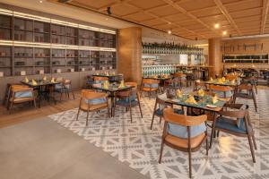 A restaurant or other place to eat at Four Points by Sheraton Kampala