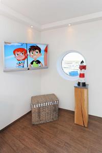 TV a/nebo společenská místnost v ubytování Residenz Hafenidyll