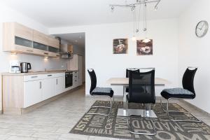 Kuchyň nebo kuchyňský kout v ubytování Residenz Hafenidyll