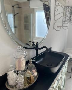 a bathroom with a black sink and a mirror at Ferienwohnung und Appartement nähe Möhnesee für 4 Personen in Warstein