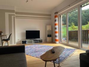 a living room with a couch and a tv at Ferienwohnung Blumenau in Bad Berneck im Fichtelgebirge