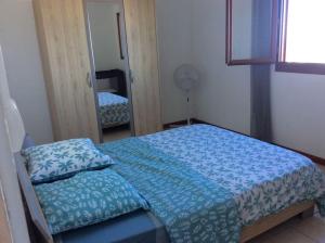 a small bedroom with a bed and a mirror at Case Géranium 2* piscine chauffée in Saint-Joseph +40 photos