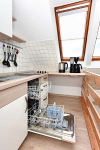 Kuchyň nebo kuchyňský kout v ubytování Haus Nordseesterne