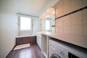 ห้องน้ำของ Appartement lumineux, 80m², proche des Vosges