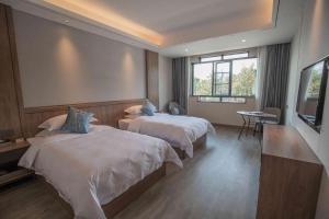 Cama o camas de una habitación en NATIONAL SCENIC SPOT SUNSHINE RESORT HOTEL