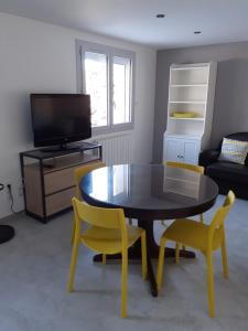 TV a/nebo společenská místnost v ubytování Appartement double