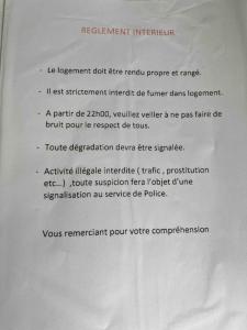 uma página de um documento sobre um papel branco em Studio de l'EST n°1 em Montluçon