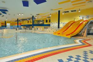 Bazén v ubytování Hotel 99 nebo v jeho okolí
