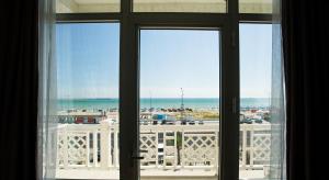 Vista generica sul mare o vista sul mare dall'interno dell'hotel