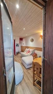 a room with two beds and a table in it at Cocoon des sommets enneigés in La Foux