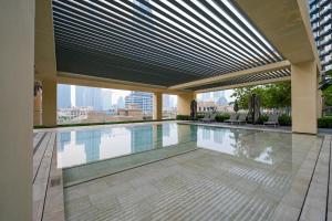 Bazén v ubytování View Burj Khalifa,Dubai Mall51 nebo v jeho okolí