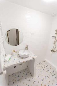 Bilik mandi di Best apartment at the center of Kutaisi