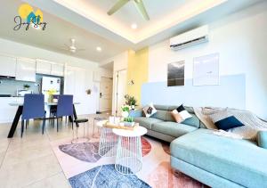 Χώρος καθιστικού στο Atlantis Residence l 6-10 pax l Luxury 2 BR l Jonker St l City Centre by Jay Stay Management