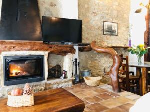 TV a/nebo společenská místnost v ubytování Casa Rustic Suites, JACUZI & LOVE