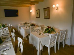 ห้องอาหารหรือที่รับประทานอาหารของ Agriturismo Monaci Templari