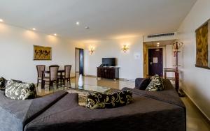 Ruang duduk di Black Diamond Hotel