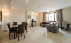Ruang duduk di Black Diamond Hotel