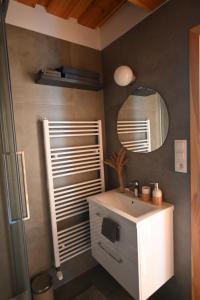 Koupelna v ubytování Apartmán s krbom vedľa Zubačky + 14 fotografií