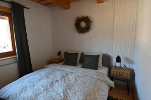 Postel nebo postele na pokoji v ubytování Apartmán s krbom vedľa Zubačky