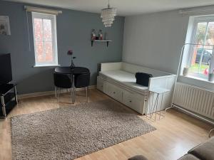 a living room with a bench and a table at Quiet and peaceful in Hatfield