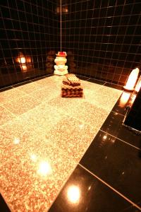 a table with a stack of towels on top of it at Hotel Balian Resort Higashi Shinjuku in Tokyo