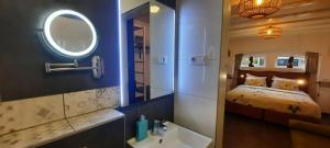a bathroom with a bed and a sink and a mirror at Het prinsentuintje in Leeuwarden