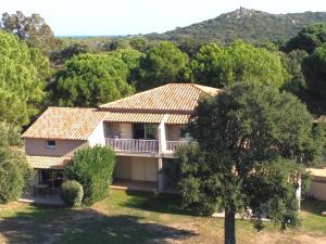 an aerial view of a house with trees at Appart Cala Rossa - T2 Porto-Vecchio in Lecci